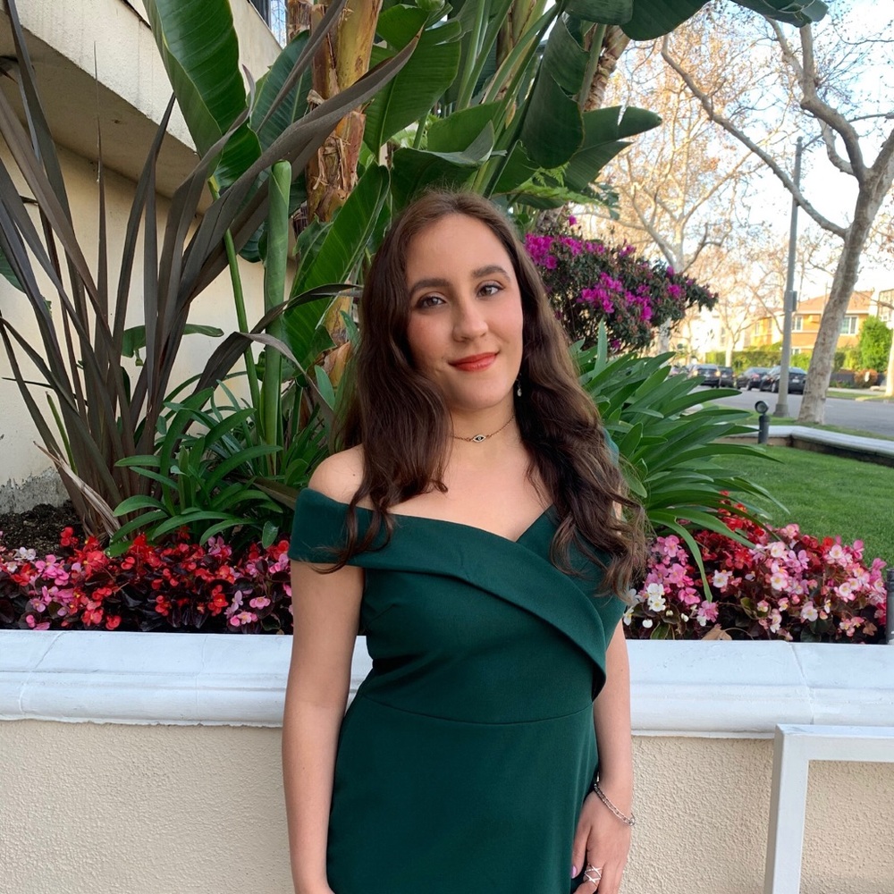 Meet your Posher, Dania